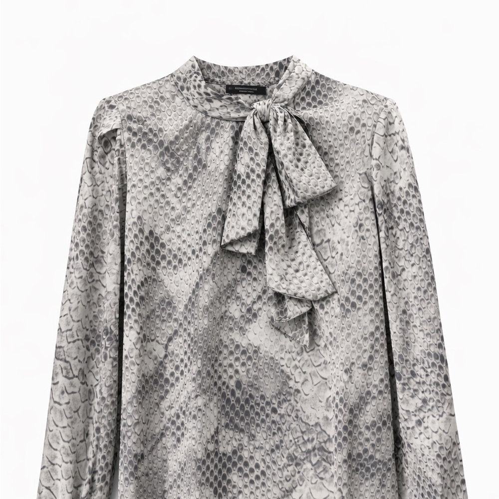 NWT💕 Worthington Gray Snake Print Blouse